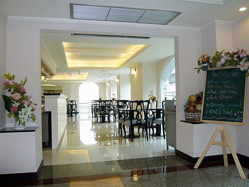 Oakwood Hotel & Residence Bangkok Sha Plus Certified Экстерьер фото